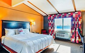 Oyo Townhouse Dodge City Ks